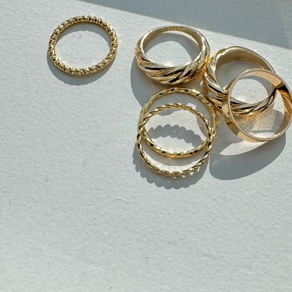 6pc set spiral design ring set in gold - Picture 3 of 3